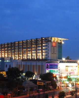 Sunee Grand Hotel and Convention Center