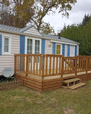 Mobil-home dans camping municipal