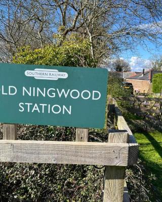 Old Ningwood Station Bed & Breakfast