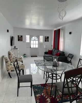 Ottie-Newly Renovated, 5 min from beach