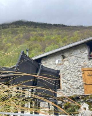 Grange rénovée, Pyrénées Ariégeoises, Gîte haute Ariège