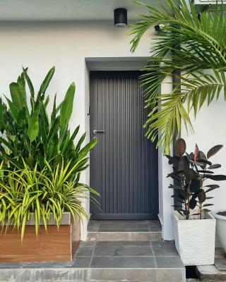 [New] Backlane Elegance 5pax Near Jonker 800m