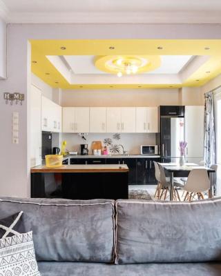 Apartment with terrace in Piraiki