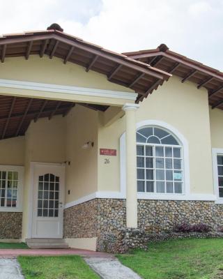 Casa estilo cabaña “Villa Sol” en Alto Boquete