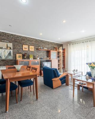 GuestReady - Parrot in the Lilies (Free Parking)