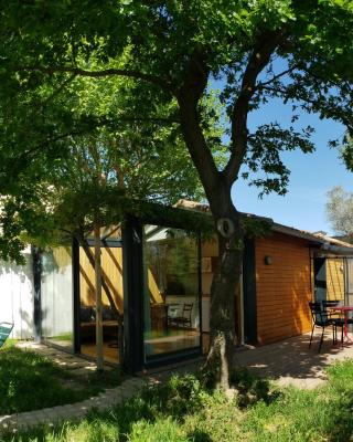 Le mazet des amants, cabane en bois avec jacuzzi privatif