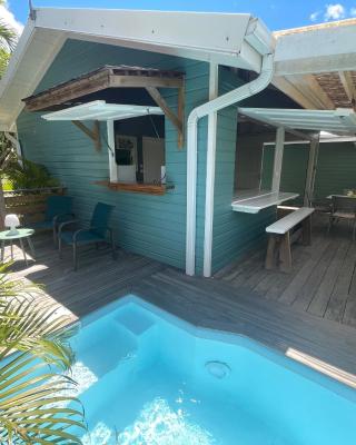 Très joli bungalow et sa petite piscine privee