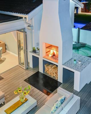 Spray Villa Bloubergstrand with hot tub and close to the beach