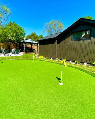 Stylish Downtown Kingsville Getaway with Putting Green, Firepit & Games