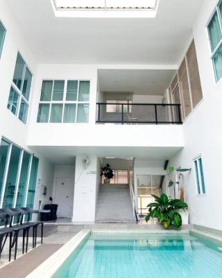 The Inn10 Pool Villa Pattaya, Entire Villa, 9 Bedrooms, Private Indoor Swimming Pool, ดิ อินน์เท็น
