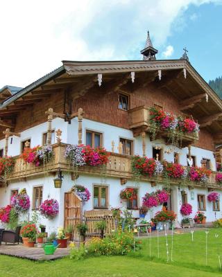 Cozy feel good holiday apartment in Leogang