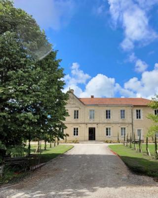 Château Bernon Maison d Hotes - Piscine et SPA