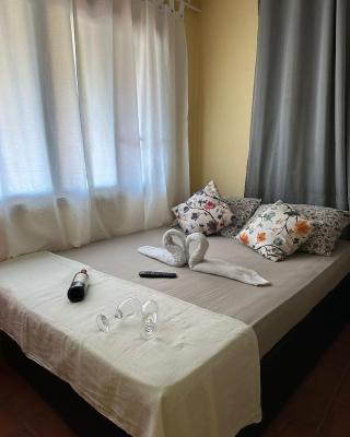 Quarto com Ar à 500m da praia Espaco Aconchego do Gugu