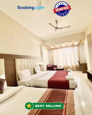 Hotel Rudraksh ! Varanasi ! fully-Air-Conditioned hotel at prime location with Parking availability, near Kashi Vishwanath Temple, and Ganga ghat 2
