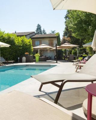 Logis Hotel Le Petit Casset