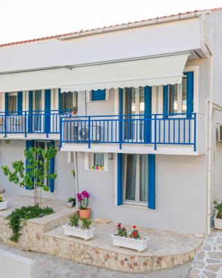 Pythagorio Blue Street Apartment with Balcony