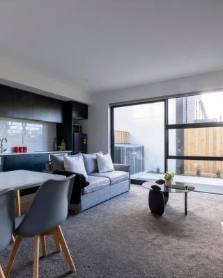 Luxury 2 bed townhome in CBD