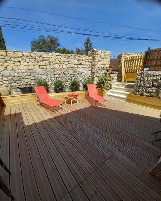 Chez Danièle chambre avec jacuzzi et terrasse privée