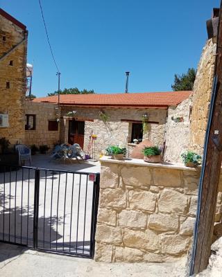 TRADITIONAL HOUSE ARSOS