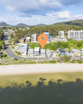 Bayside, 5 21 Victoria Parade - unbeatable location, with linen and bed making, and air conditioning