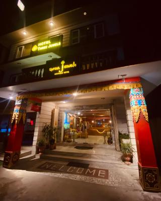 Three Jewels Boutique Hotel