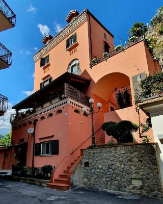 La Maison Rose