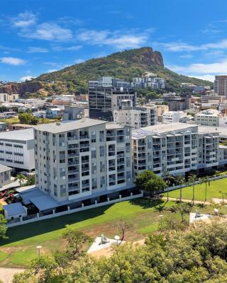 City Stadium Apartment on the Riverfront 38