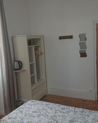 Agréable chambre, salle de bain privative, la plaçotte