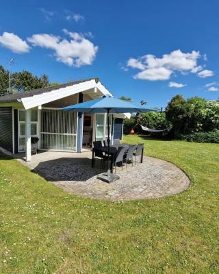 Holiday house by a fantastic beach and free WiFi