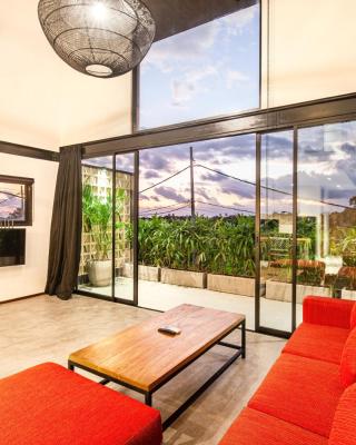 Contemporary Loft 200m From Canggu Shoreline