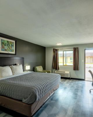 Freer Executive inn and Studios