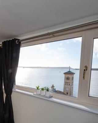 Unit 6 Penthouse Apartment With Harbour & Island Views