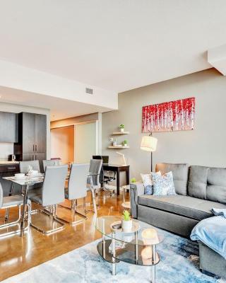 Modern 2BR Condo - King Bed - Downtown City Views