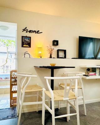 2BR 1BA Garden View Guest Suite - King-size Bed - Free Parking