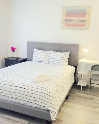 Super 1 bedroom with private bathroom, shared kitchen room -3