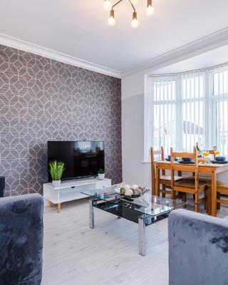 "Eastville Court Rhyl" by Greenstay Serviced Accommodation - Cosy 2 Bedroom Bungalow with Parking, Netflix & Wi-Fi, Close To Beaches, Shops & Restaurants - Ideal for Families, Business Travellers & Contractors