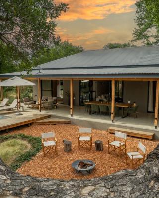 Nomads Den Luxury Villa with Riverbed View