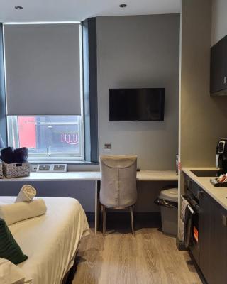 Tren-D Luxe Studio Apartment Room 3 - Contractors, Relocators, Profesionals, NHS Staff Welcome