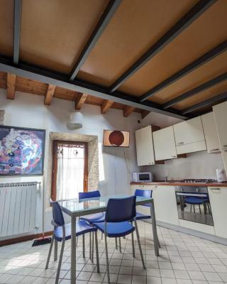 a casa di Leo