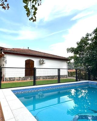 Casa rural VISTABLANCA a una sola planta con bonitas vistas y piscina - Junto a la capital y la Alhambra