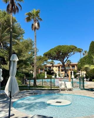 BERGERIE PLAGE 5p accés direct plage piscine clim balnéo jardin méditerranéen