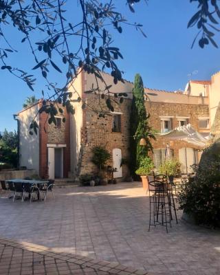 "MAS TRAMONTANE "chambres d'hôtes et studio avec piscine dans parc arboré