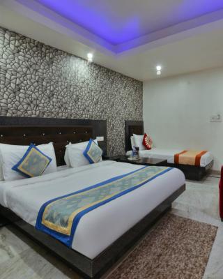 Hotel Noida International - opposite Mercedes Showroom Noida Sector 11