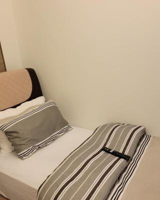 A Single Cosy Room in 4 bedroom Property