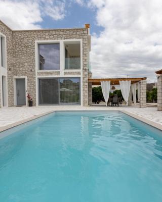 Rafaelia Premium villa with private pool in Drepano