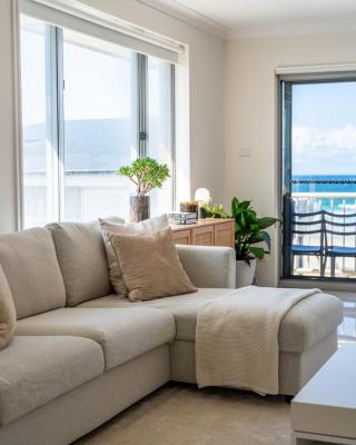 Mermaid Beach 2-Bedroom Unit with Ocean Views