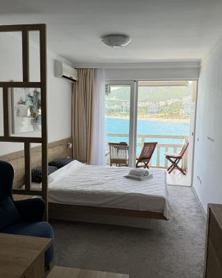 First Line Sea View apartment in Rafailovici