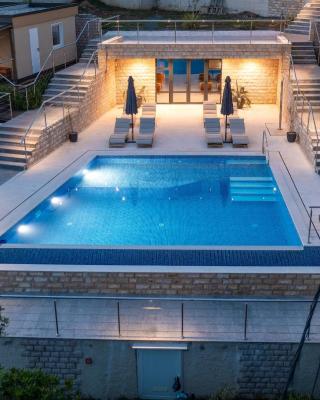 BooRA glamp experience & Heated infinity pool