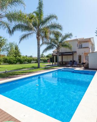 Casa junto al mar con jardín