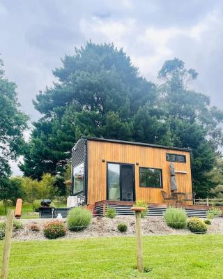 Leith Hill Tiny House with Mountain Views